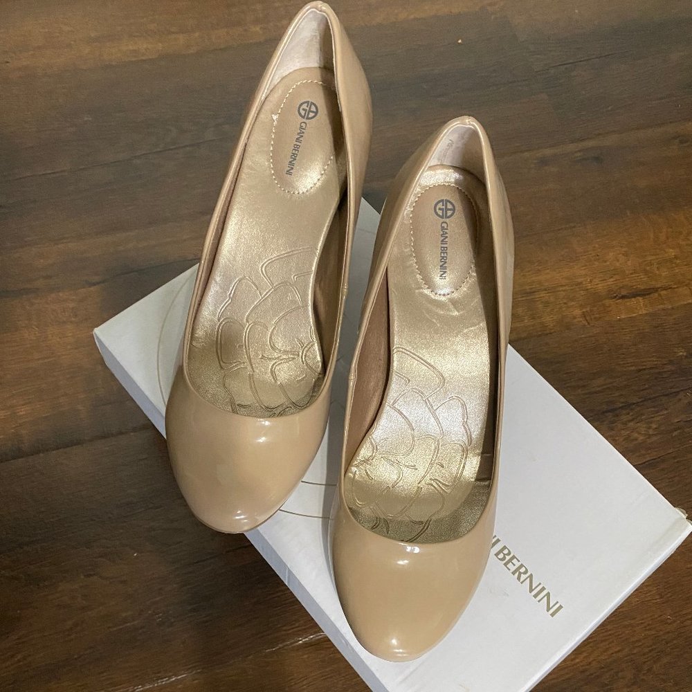🆕Giani Bernini Women's Memory Foam Cream Heels.
